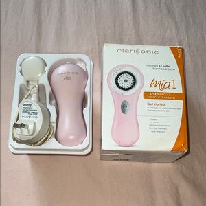Clarisonic Mia 1 Sonic Cleansing Brush in Light Pink